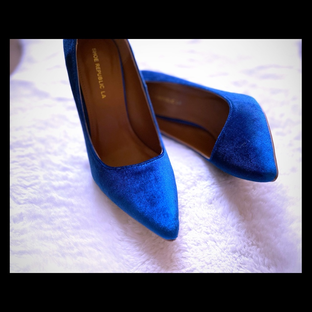 Tahoe Blue Velvet Pumps